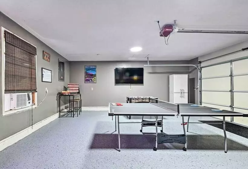 Chic Hedgesville Cabin W/ Golf Course Views!