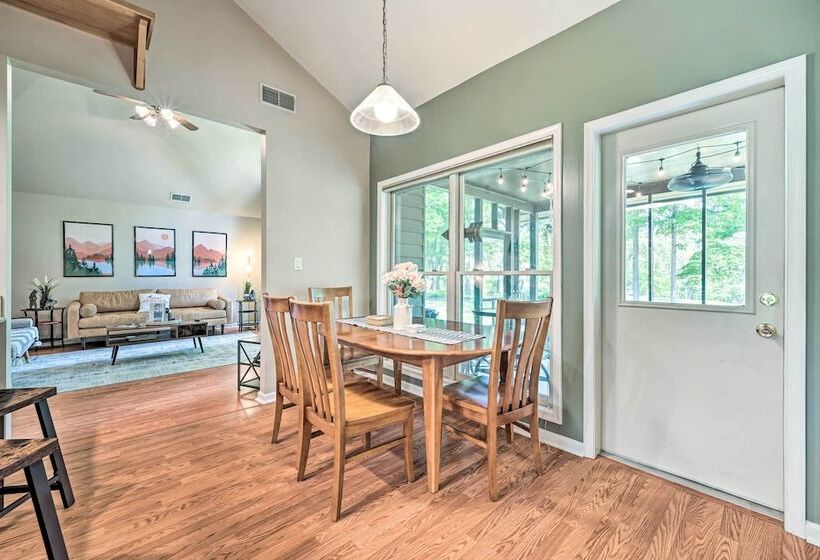 Chic Hedgesville Cabin W/ Golf Course Views!