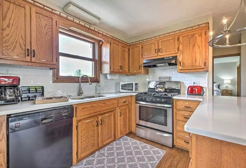 Blue Moon Cottage  W/ Amazing Views Of 5 Counties