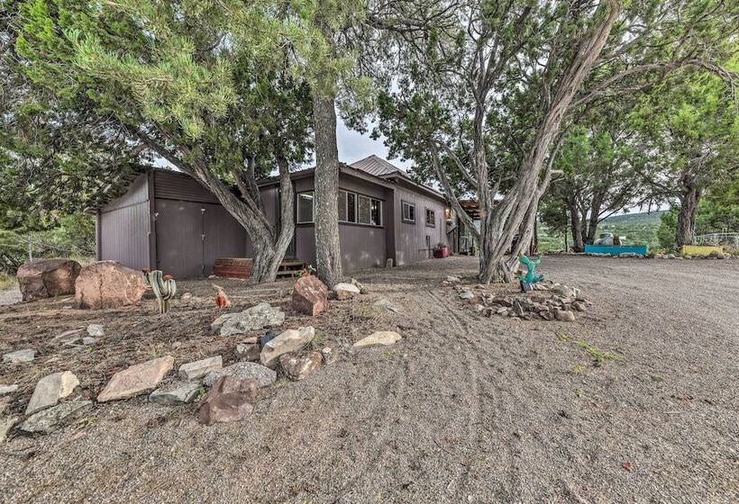 Cozy High Rolls Cottage Near Hiking Trails!