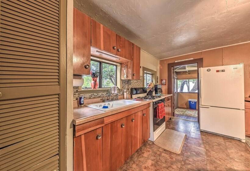 Cozy High Rolls Cottage Near Hiking Trails!