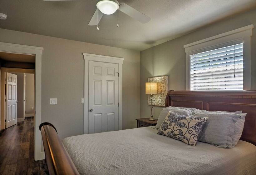 Cozy Home Blocks To Georgetown Square & Su!