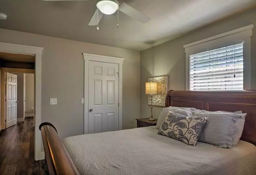 Cozy Home Blocks To Georgetown Square & Su!
