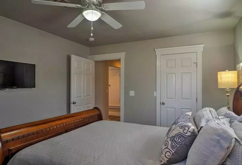 Cozy Home Blocks To Georgetown Square & Su!