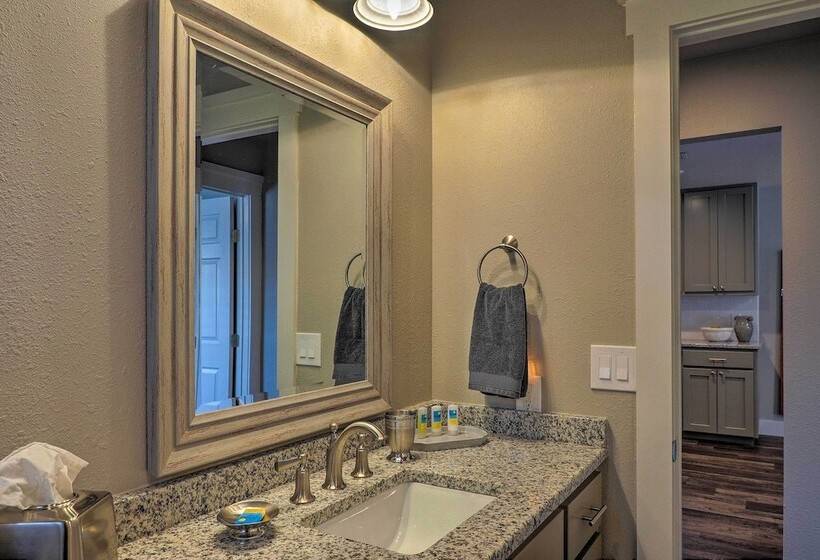 Cozy Home Blocks To Georgetown Square & Su!