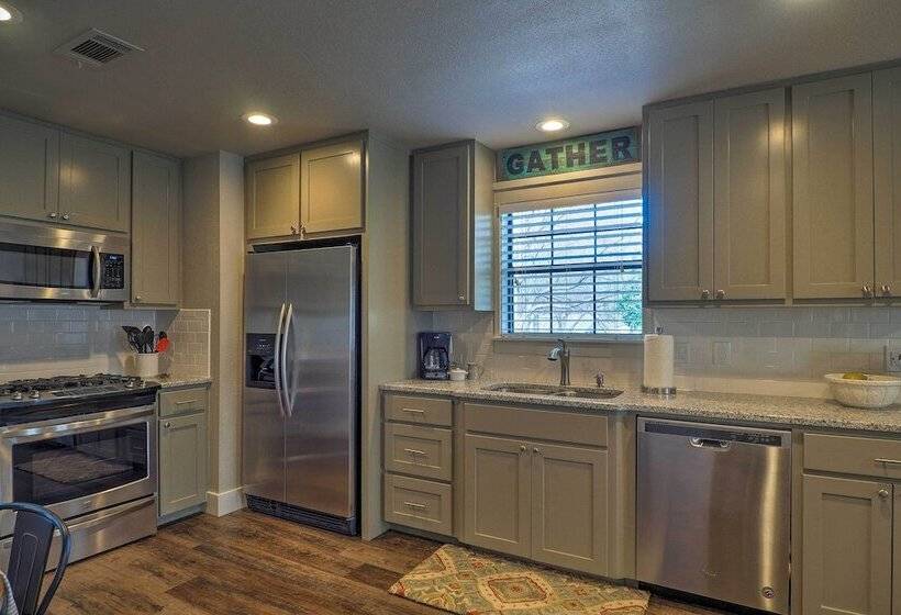 Cozy Home Blocks To Georgetown Square & Su!