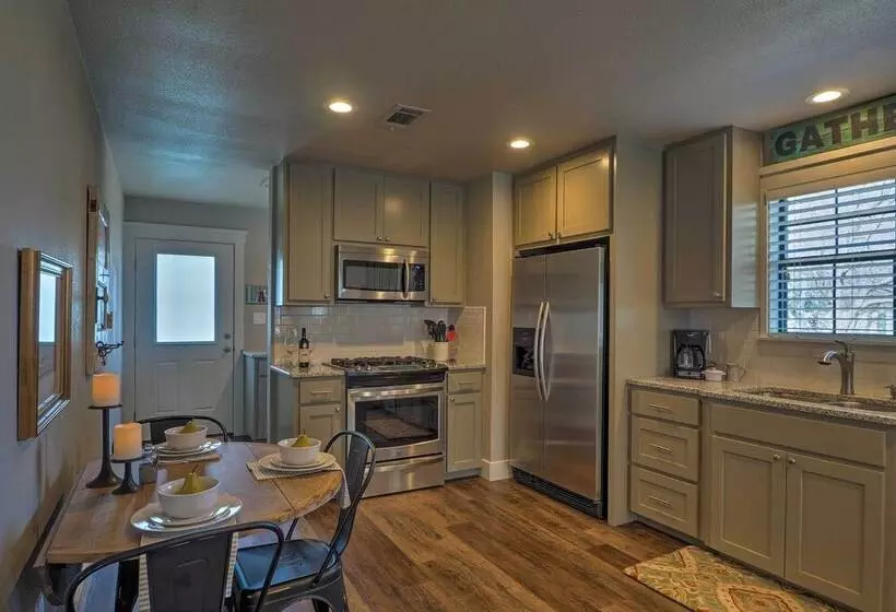 Cozy Home Blocks To Georgetown Square & Su!