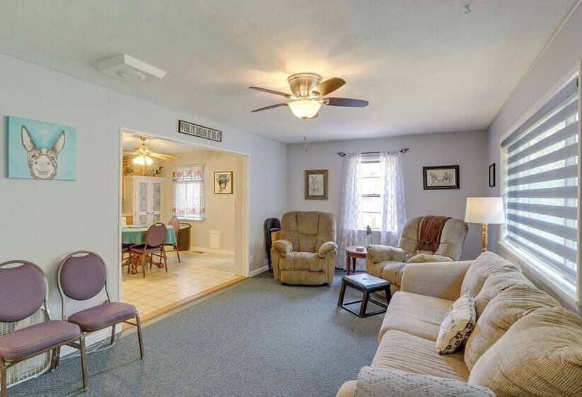 Tumbling Shoals Home W/ Private Yard + Grill!