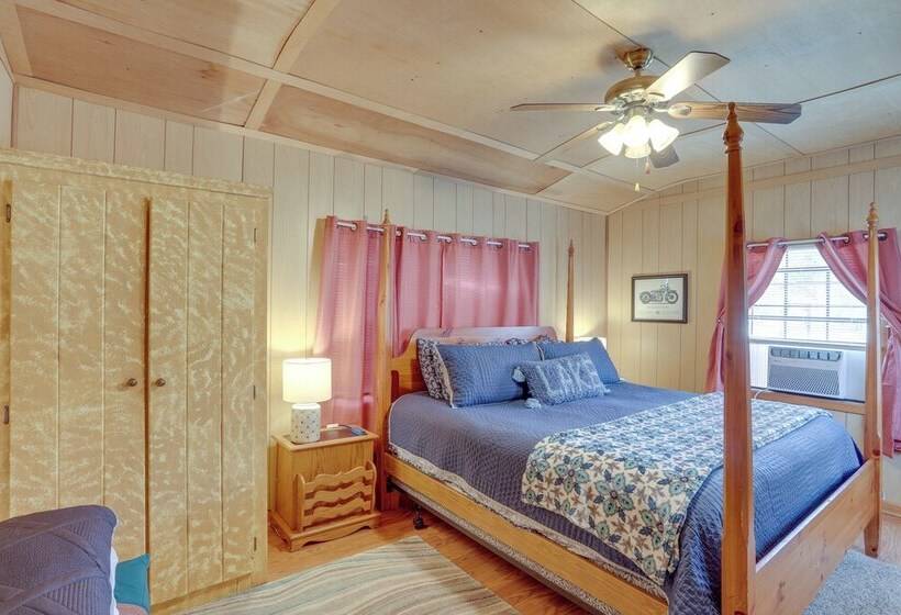 Tumbling Shoals Home W/ Private Yard + Grill!