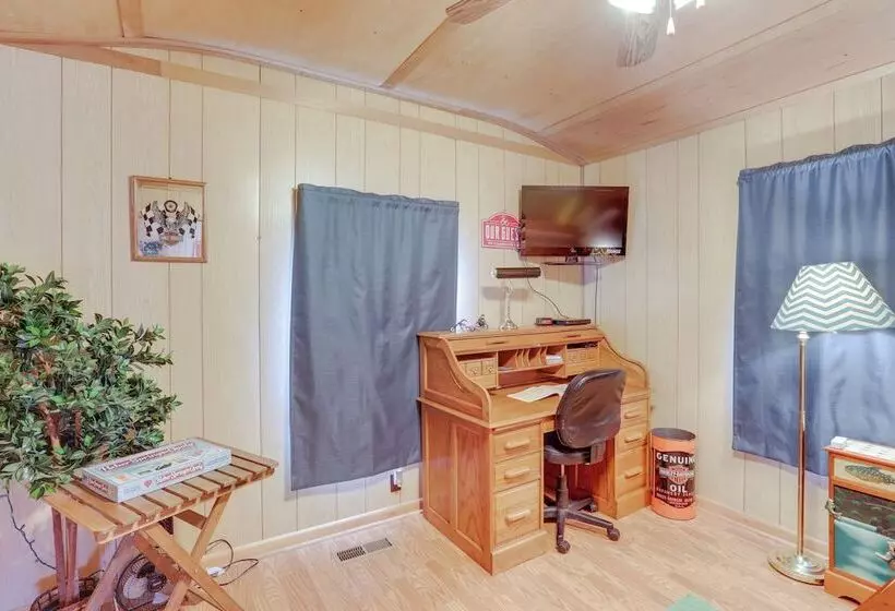Tumbling Shoals Home W/ Private Yard + Grill!