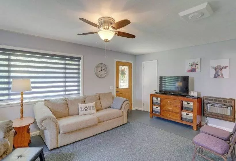 Tumbling Shoals Home W/ Private Yard + Grill!