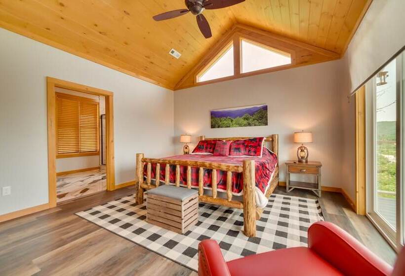 Gatlinburg Overlook W/ Hot Tub + Game Room!