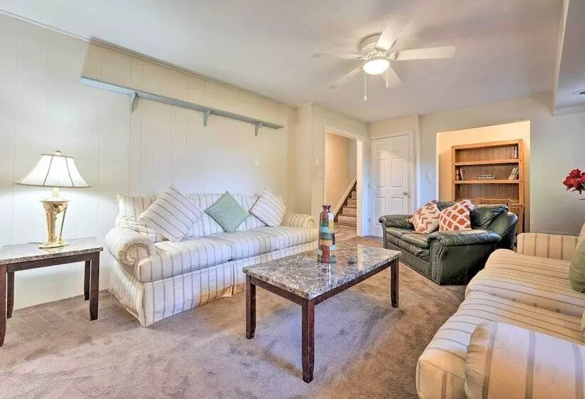 Granger  Hedge House  W/ Sunroom & Yard Games