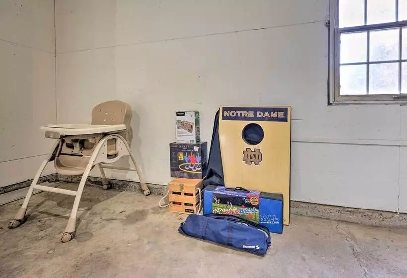 Granger  Hedge House  W/ Sunroom & Yard Games