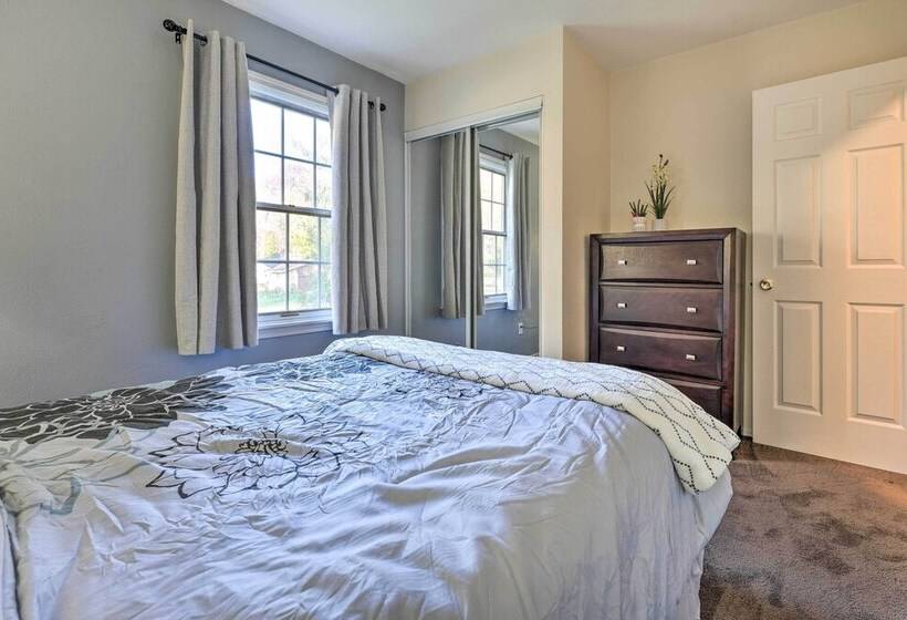 Granger Hedge House W/ Sunroom & Yard Games