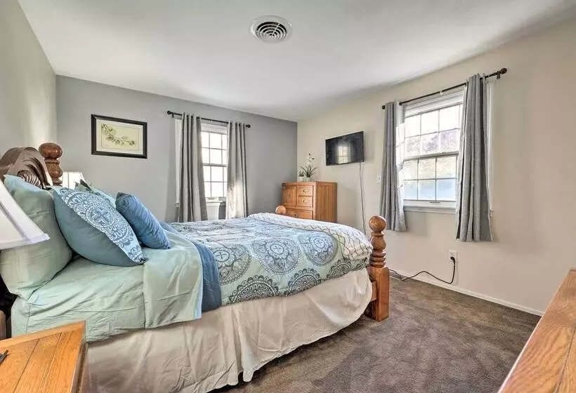 Granger  Hedge House  W/ Sunroom & Yard Games