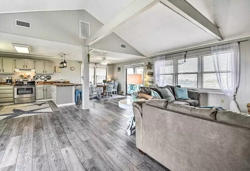 Hatteras Style Salvo Home   Walk To Shore!