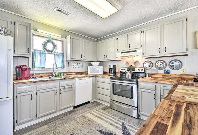 Hatteras Style Salvo Home   Walk To Shore!