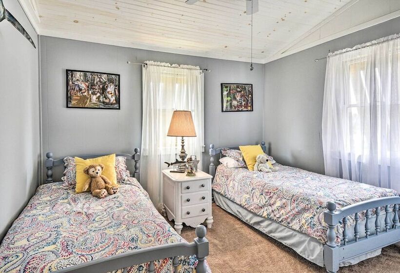 Hatteras Style Salvo Home   Walk To Shore!