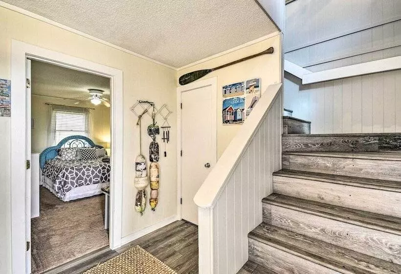 Hatteras Style Salvo Home   Walk To Shore!