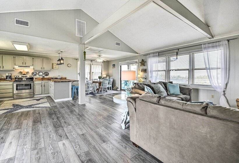 Hatteras Style Salvo Home   Walk To Shore!