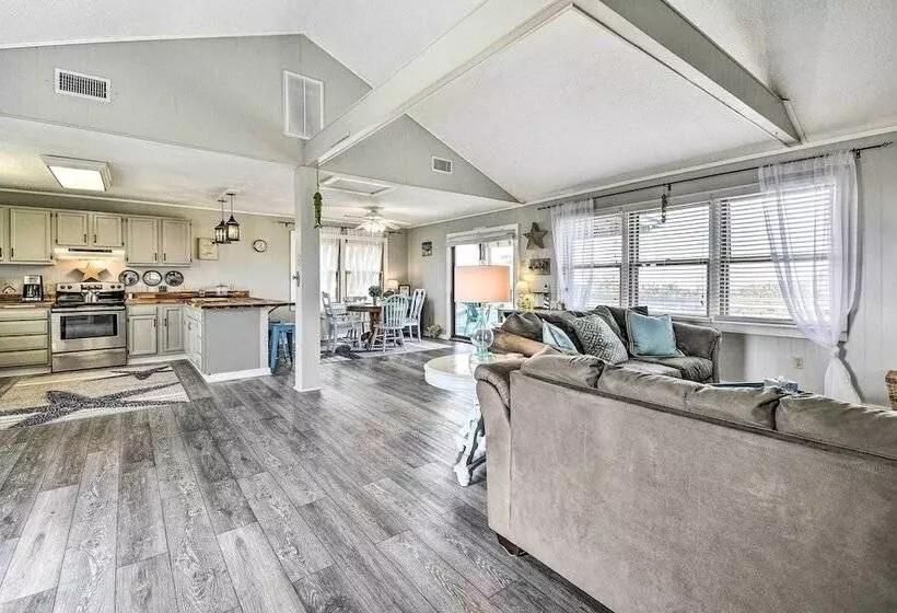 Hatteras Style Salvo Home   Walk To Shore!