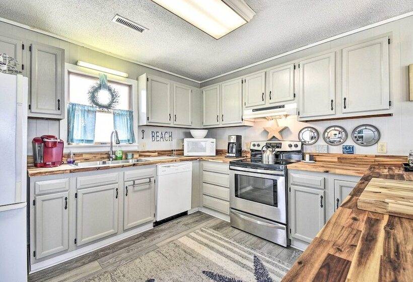 Hatteras Style Salvo Home   Walk To Shore!