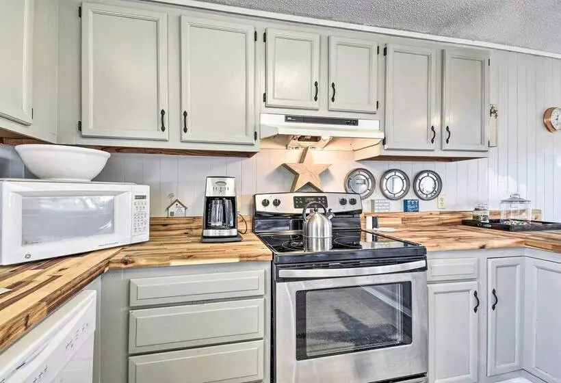 Hatteras Style Salvo Home   Walk To Shore!