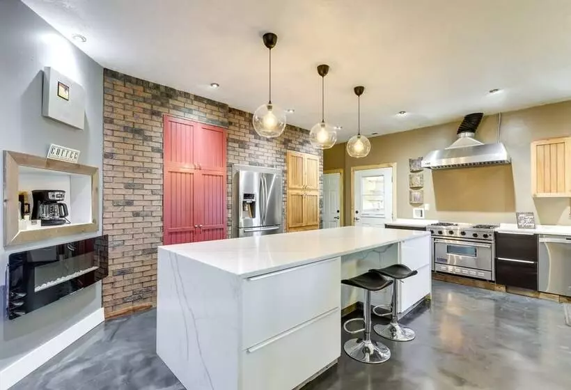 Heber City Home: Private Yard & Hot Tub!