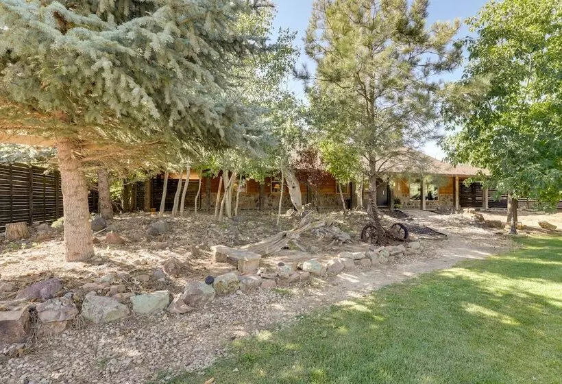 Heber City Home: Private Yard & Hot Tub!