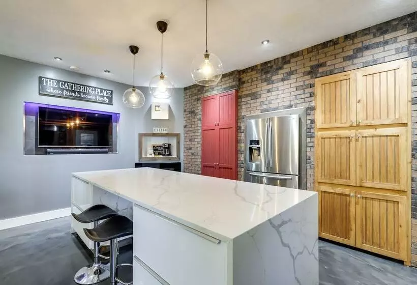 Heber City Home: Private Yard & Hot Tub!