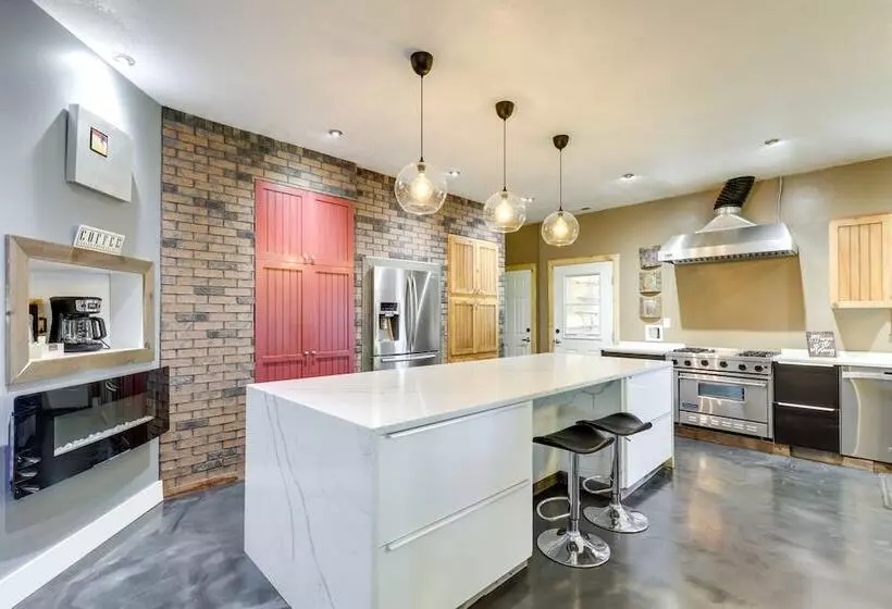 Heber City Home: Private Yard & Hot Tub!