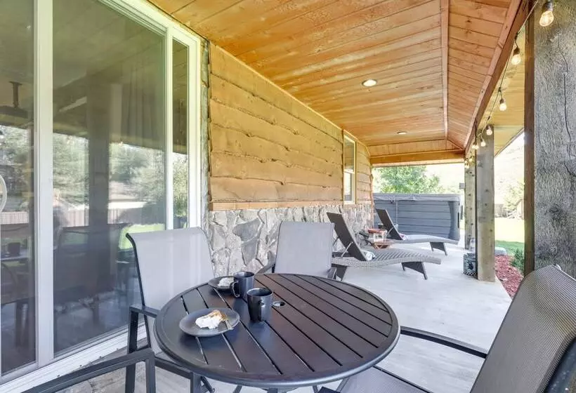 Heber City Home: Private Yard & Hot Tub!