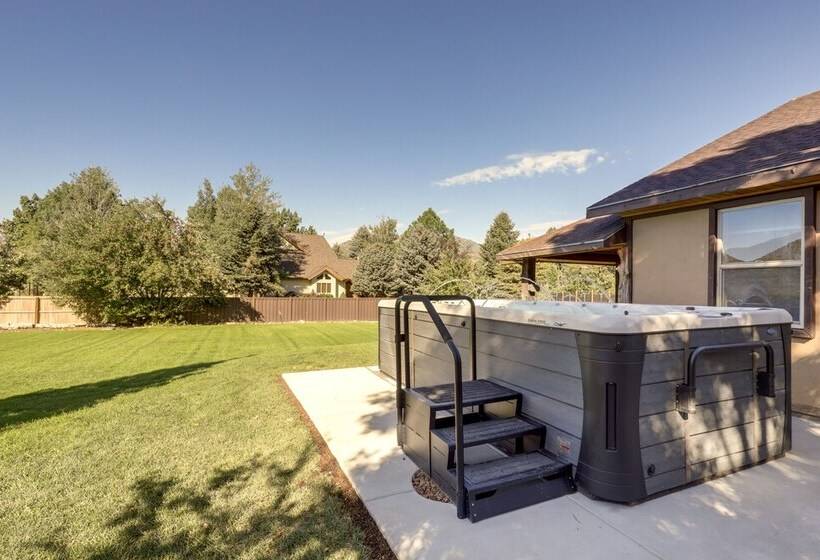 Heber City Home: Private Yard & Hot Tub!