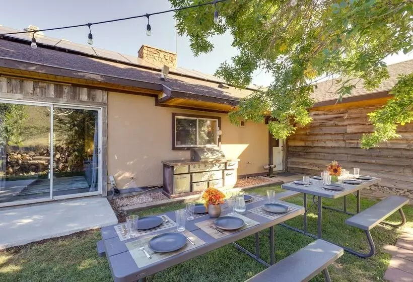 Heber City Home: Private Yard & Hot Tub!