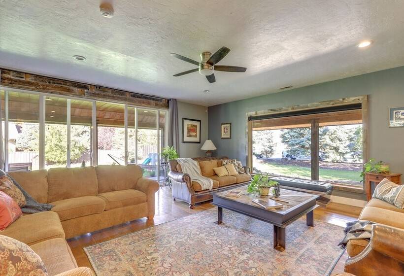 Heber City Home: Private Yard & Hot Tub!