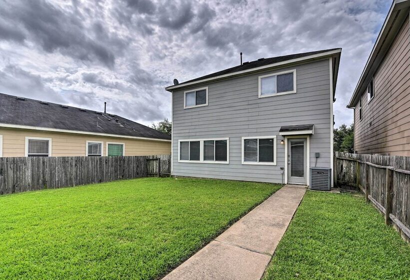 Houston Family Home W/ Yard ~ 8 Mi To Nrg Stadium!