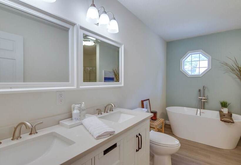 < 4 Mi To Shore: Asteri House In Rehoboth Beach!