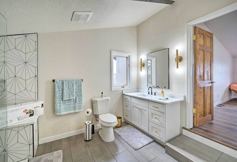 Lovely Coupeville Home W/ Puget Sound Views!