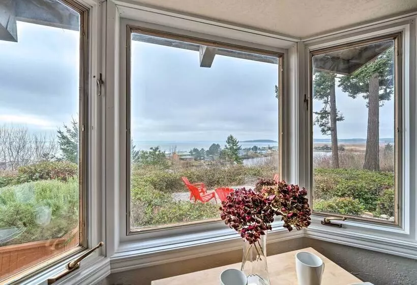 Lovely Coupeville Home W/ Puget Sound Views!
