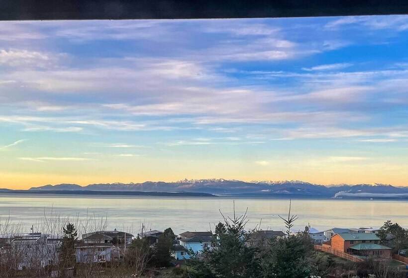 Lovely Coupeville Home W/ Puget Sound Views!