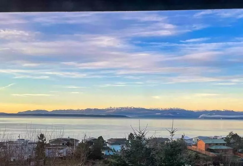 Lovely Coupeville Home W/ Puget Sound Views!