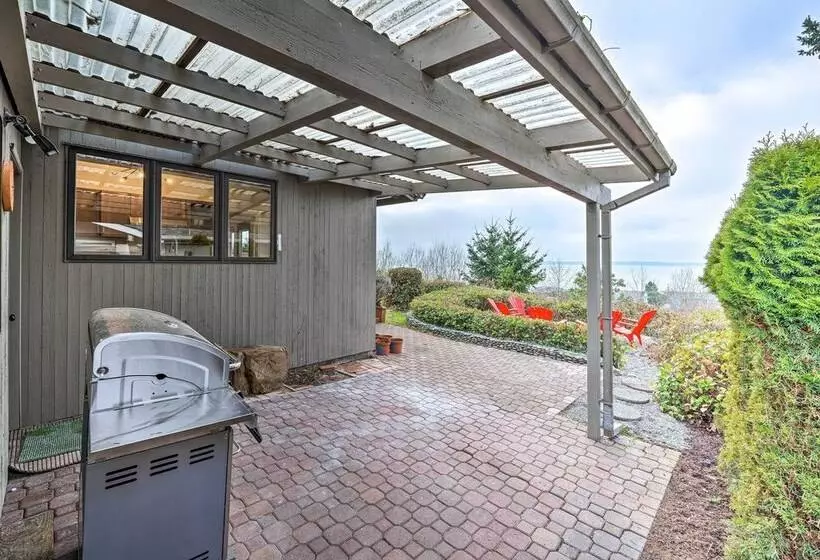 Lovely Coupeville Home W/ Puget Sound Views!