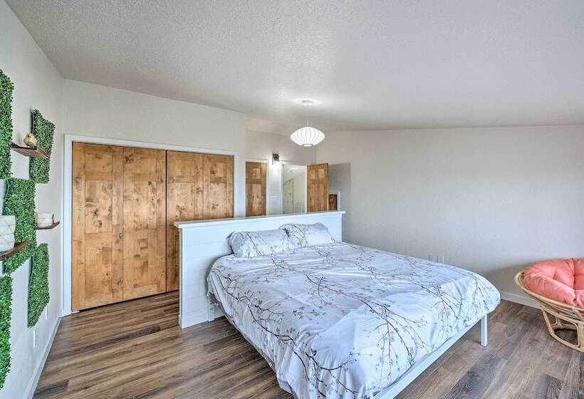 Lovely Coupeville Home W/ Puget Sound Views!