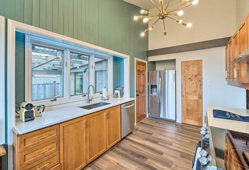 Lovely Coupeville Home W/ Puget Sound Views!