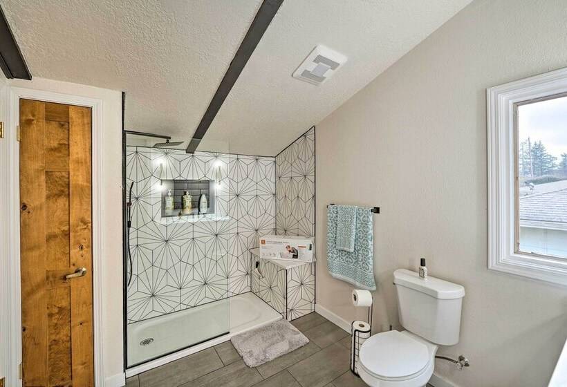 Lovely Coupeville Home W/ Puget Sound Views!