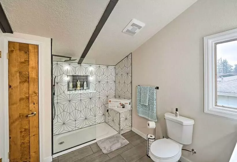 Lovely Coupeville Home W/ Puget Sound Views!