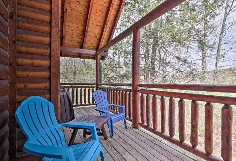 Luxe Smoky Mountain Cabin: Indoor Pool & Fire Pit!