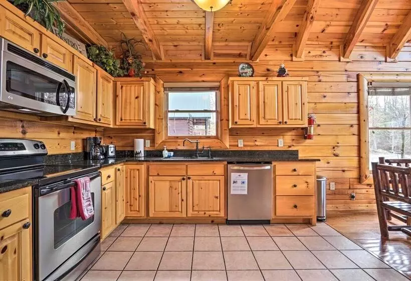 Luxe Smoky Mountain Cabin: Indoor Pool & Fire Pit!