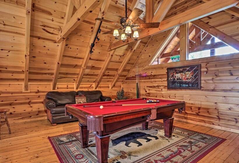 Luxe Smoky Mountain Cabin: Indoor Pool & Fire Pit!